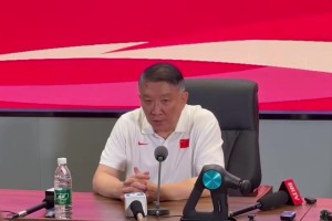 九游会j9官网真人游戏第一品牌宫鲁鸣：张子宇和姚明差不多重&摔一跤吓人一跳 脚步&对抗都要学