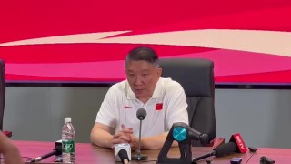九游会j9官网真人游戏第一品牌宫鲁鸣：张子宇和姚明差不多重&摔一跤吓人一跳 脚步&对抗都要学
