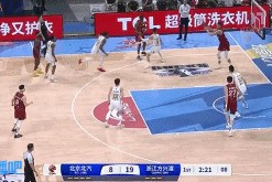 j9九游真人游戏第一平台😫得分真难啊！胡金秋篮下大帽范子铭&北京半节时间未得分
