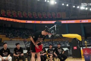 j9九游会官方登录他值得！胡金秋在广厦球迷答谢会上发言 现场球迷高喊MVP