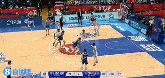 j9九游真人游戏第一品牌登录入口凶猛！杨瀚森拼下前场篮板 腾空暴起单臂将球砸进篮筐打成2+1