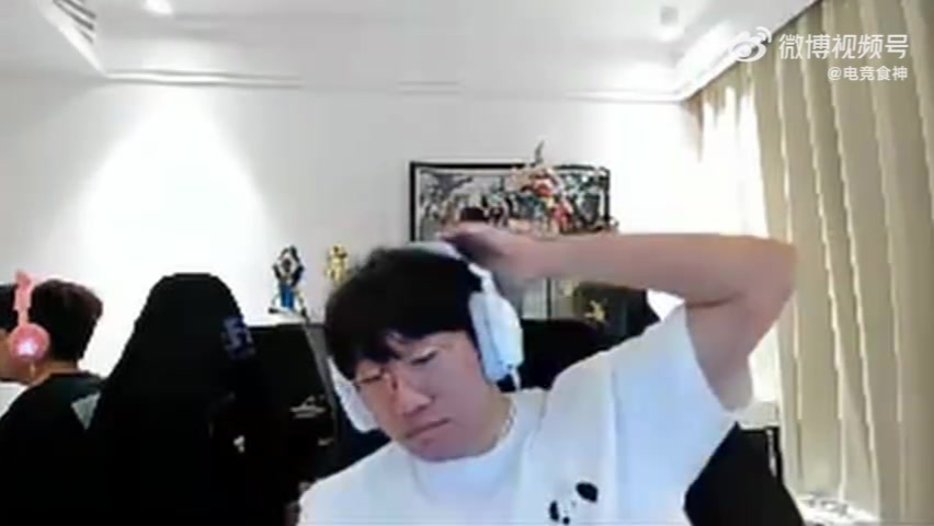 j9九游会老哥俱乐部交流怒气值正在高涨😡Ning喊话队友金灿毅：你要尊重这个游戏尊重每个人