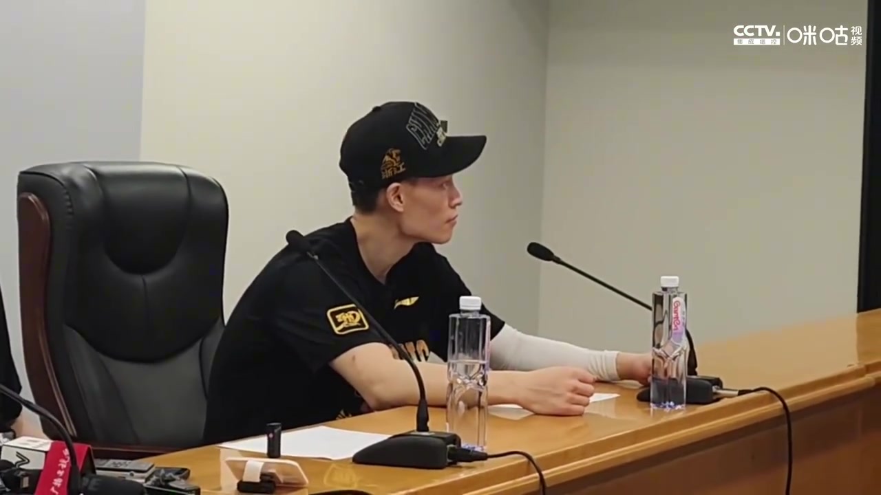 j9九游真人游戏第一平台林秉圣调侃：陈盈骏今晚可能不接我电话 望场上多切磋场下多交流