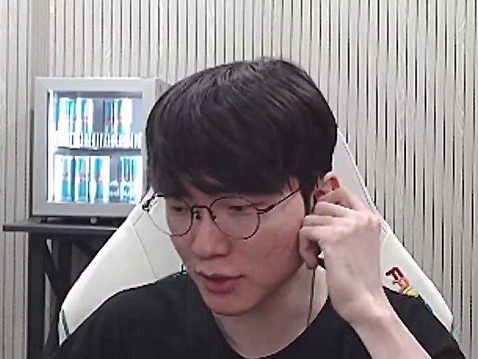 j9九游真人游戏第一品牌登录入口全力飞！Faker：(Doran是对面的上路吗？(对面)还有Gumayusi？我会赢的！