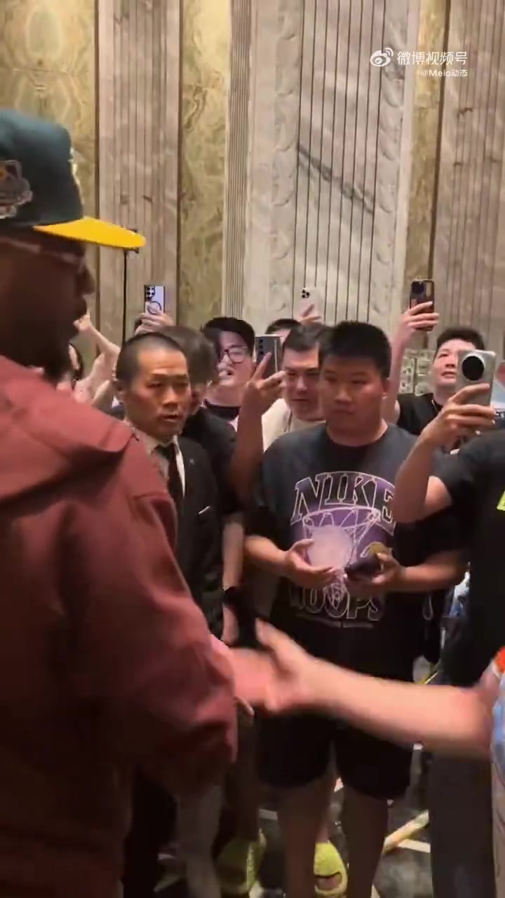 j9九游真人游戏第一平台人气依旧！甜瓜安东尼已抵达上海开启中国行 上次来中国是13年前